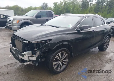 2018 Infiniti Qx30 Essential/Luxe/Luxury/Premium z USA, uszkodzony, nr VIN SJKCH5CR1JA042991